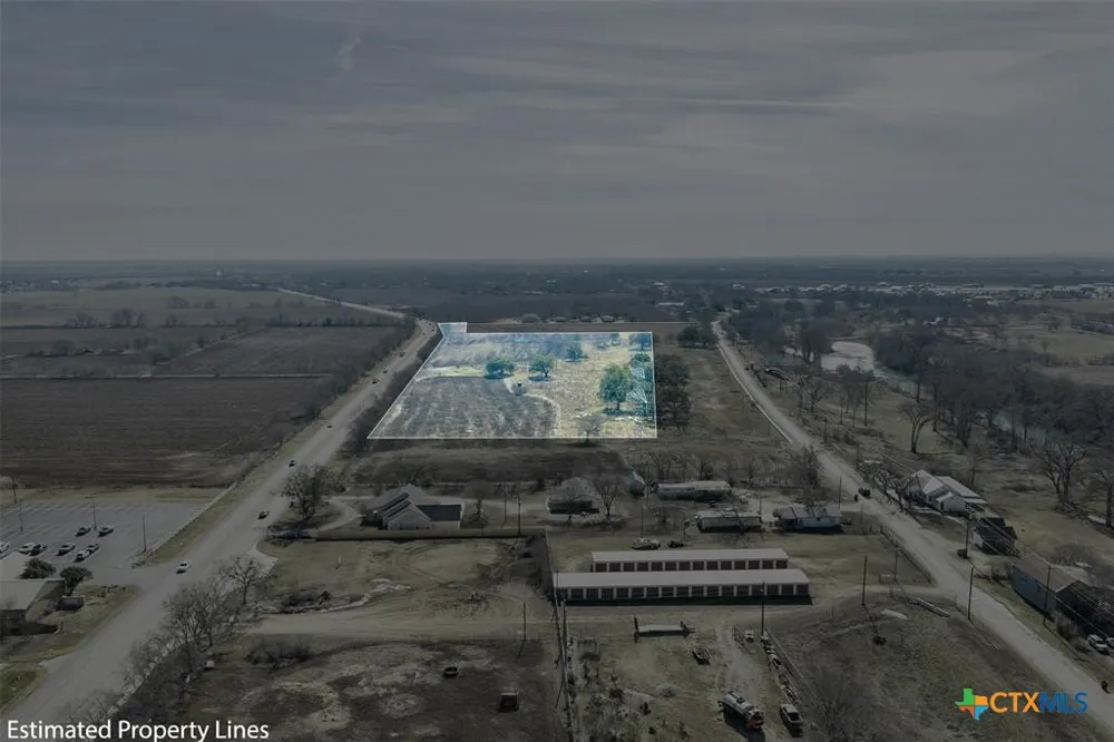 600 River Road Martindale, TX 78655