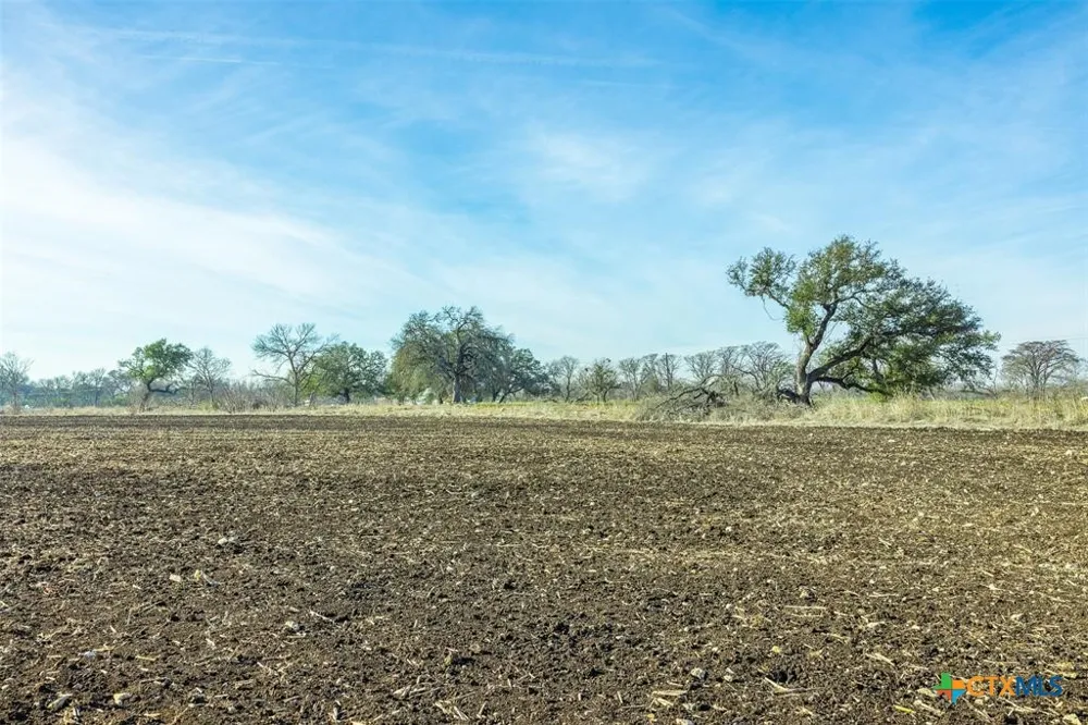 600 River Road Martindale, TX 78655