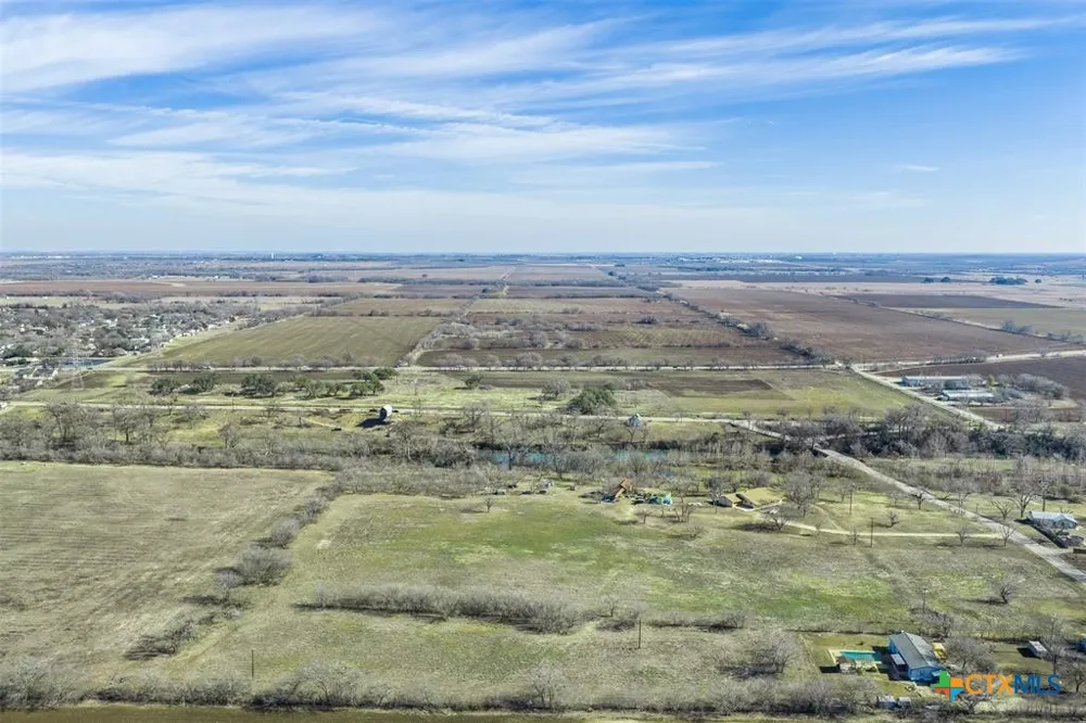 600 River Road Martindale, TX 78655