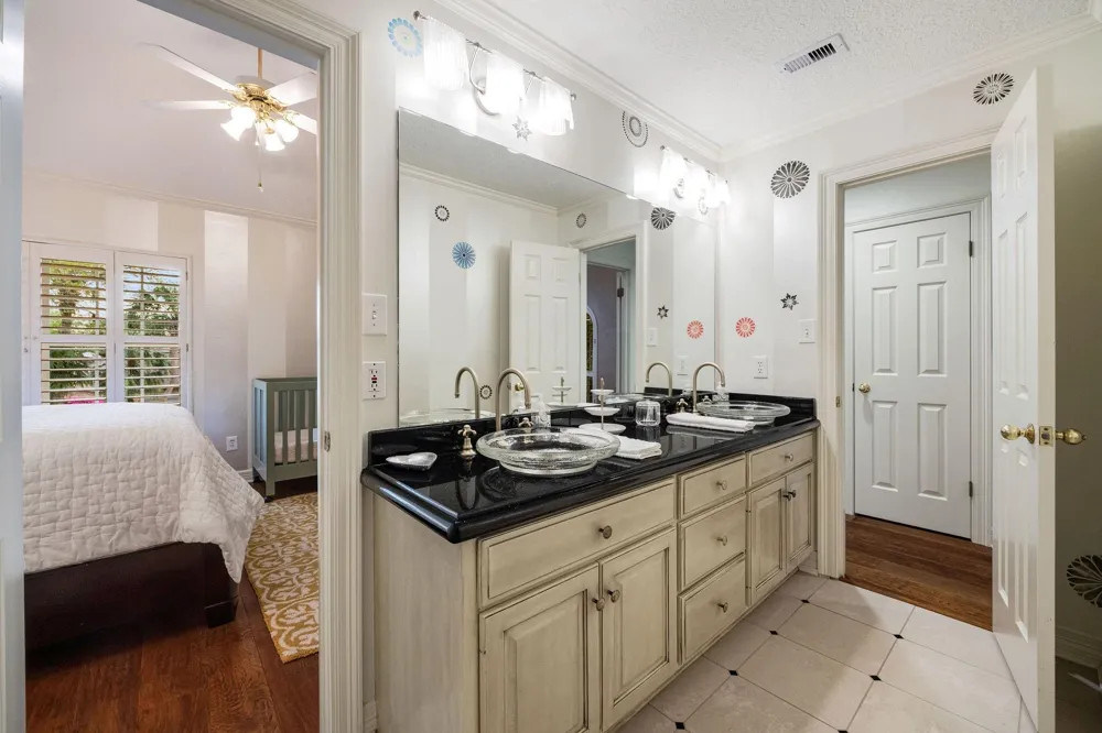 2821 Reynolds Port Neches, TX 77651