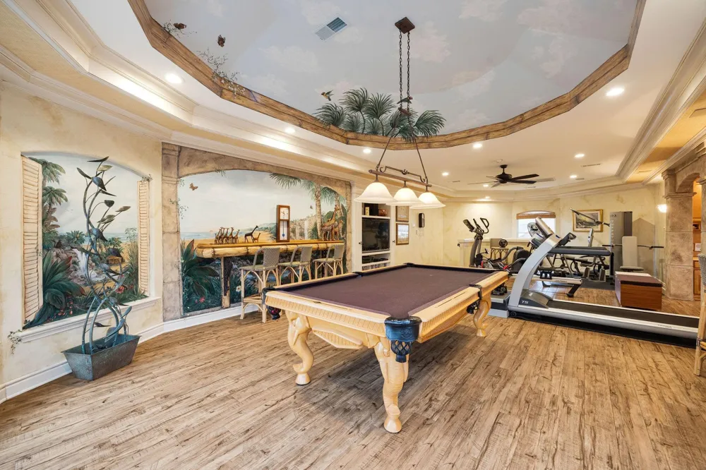 2821 Reynolds Port Neches, TX 77651