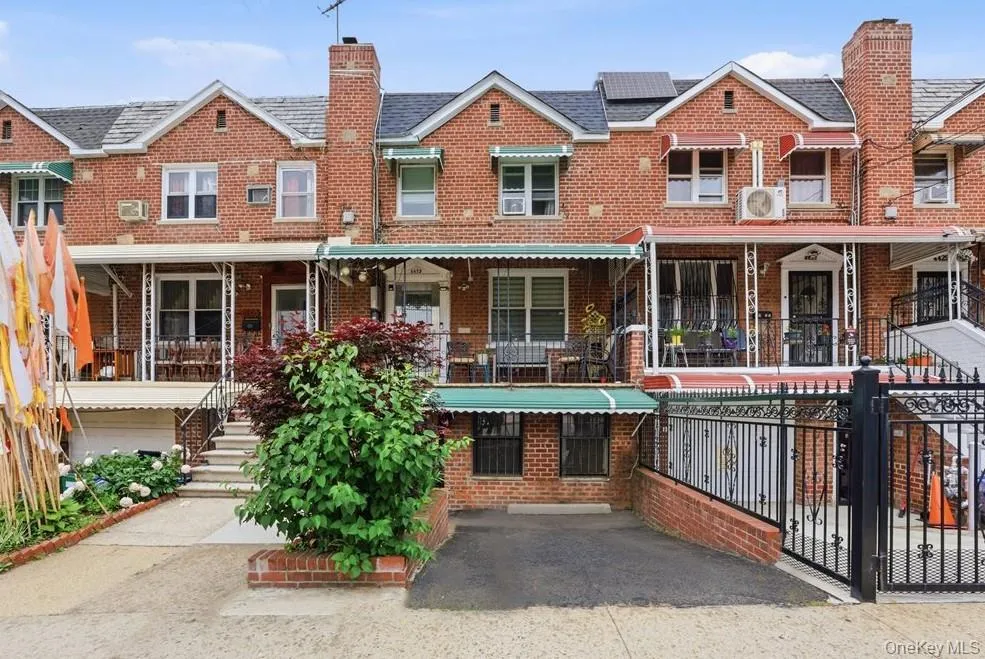 4425 Richardson Avenue Bronx, NY 10470