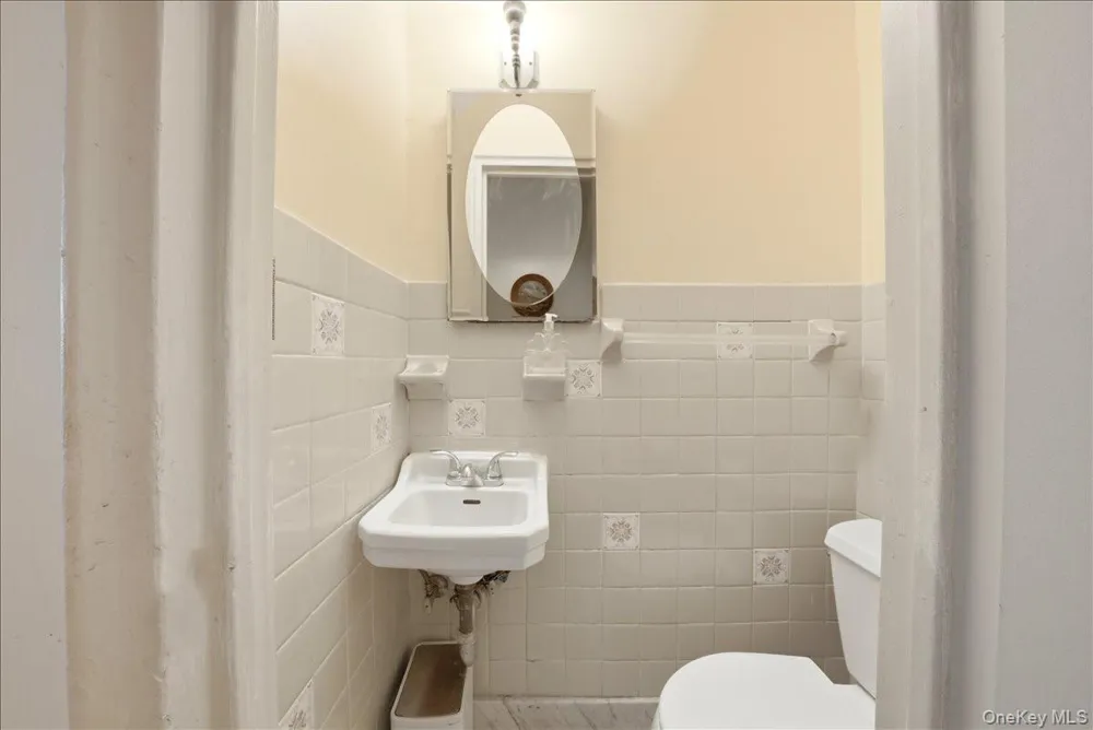 4425 Richardson Avenue Bronx, NY 10470