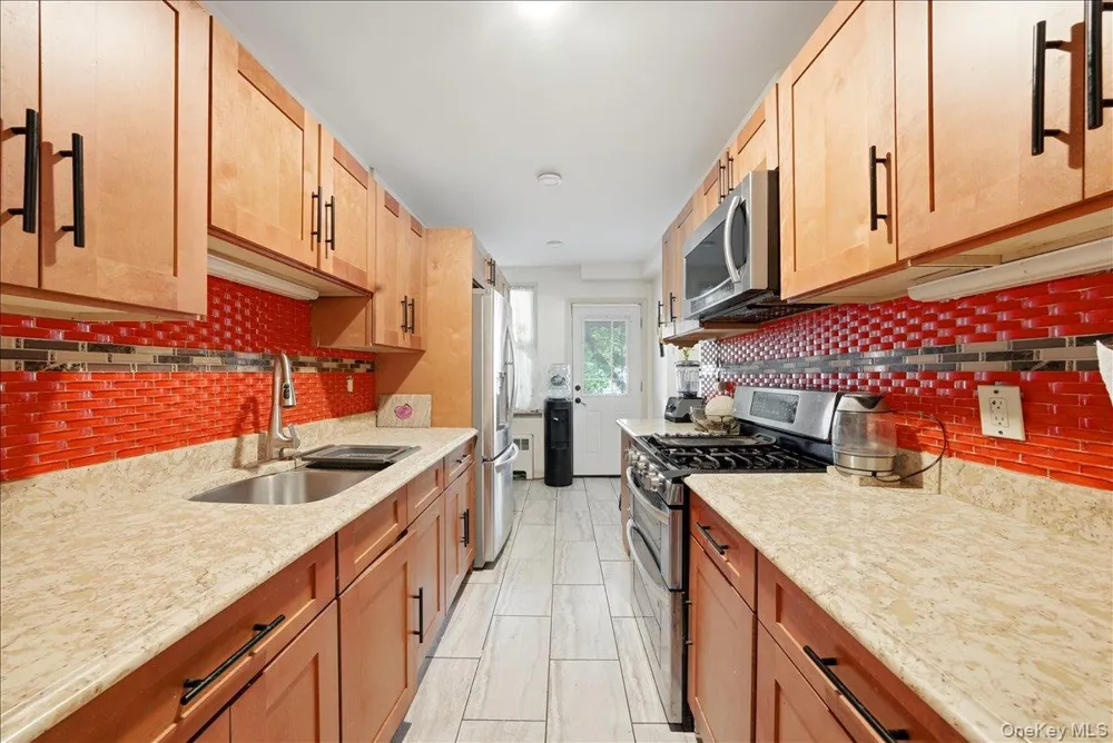 4425 Richardson Avenue Bronx, NY 10470