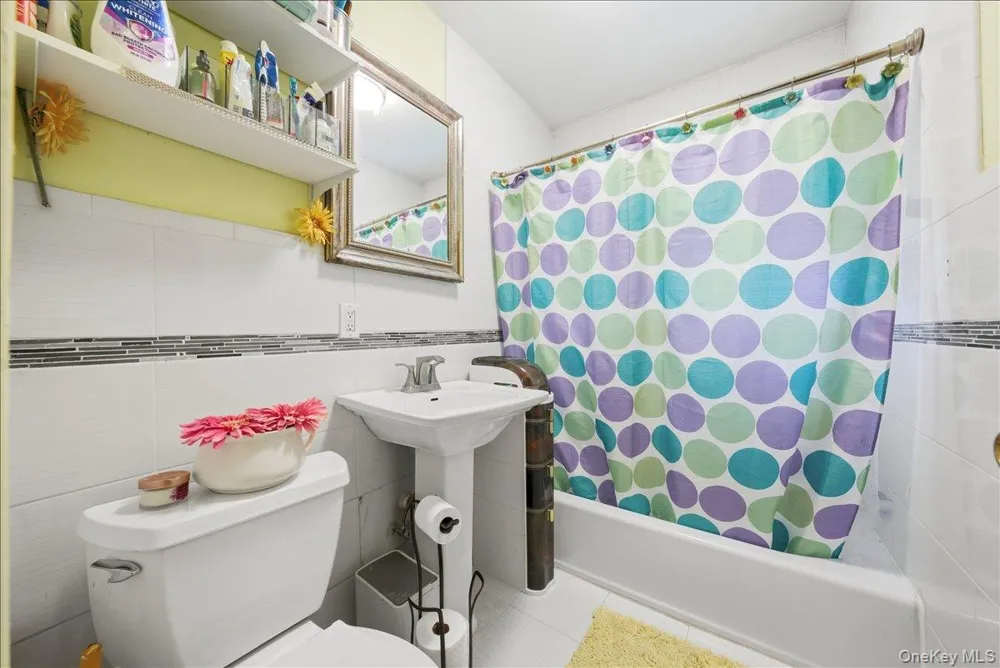 4425 Richardson Avenue Bronx, NY 10470