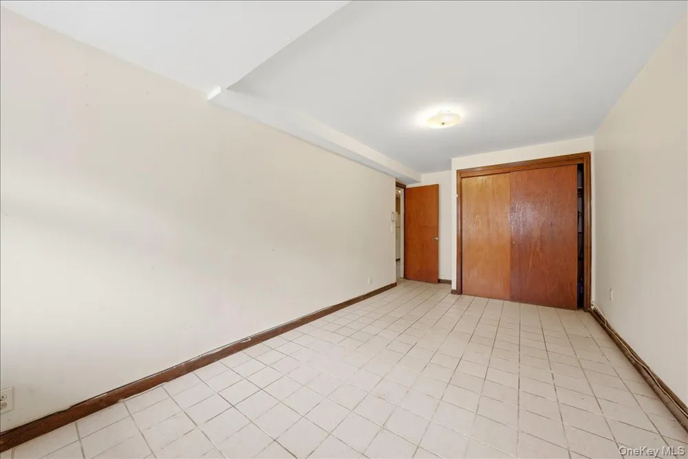 4425 Richardson Avenue Bronx, NY 10470