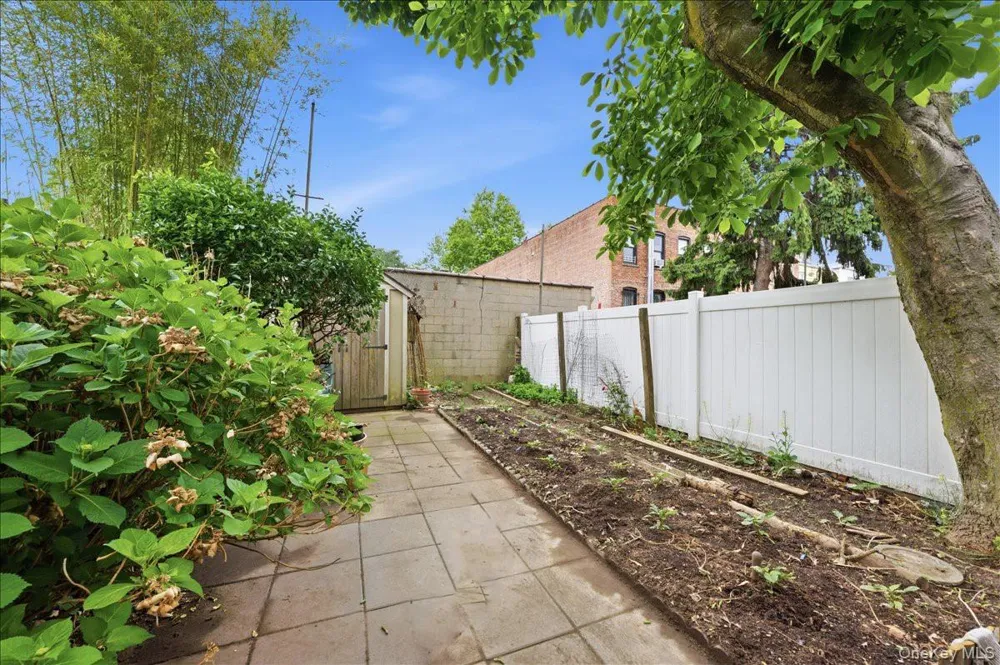 4425 Richardson Avenue Bronx, NY 10470
