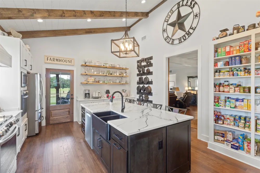 2408 Vz County Road 3104 Edgewood, TX 75117