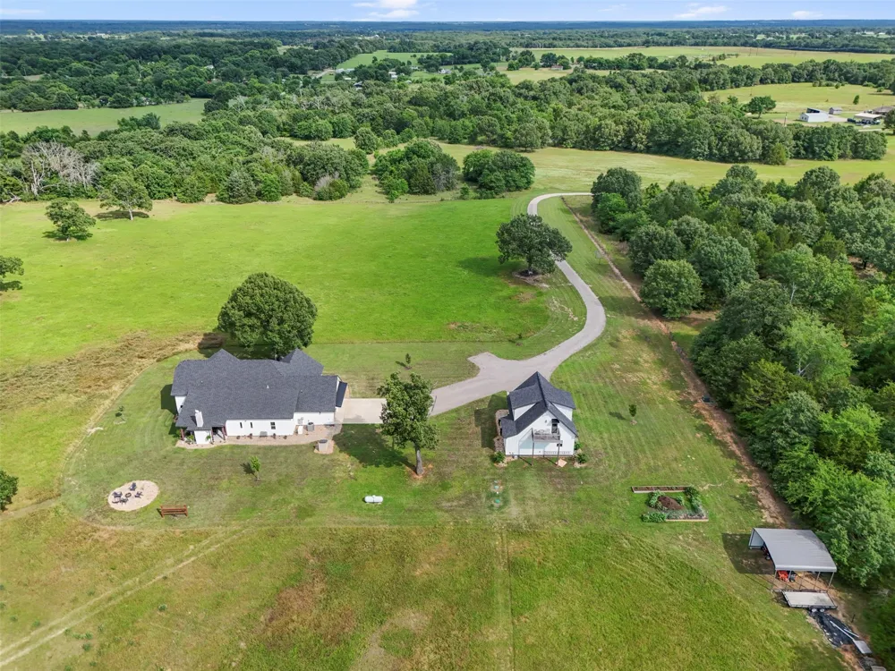 2408 Vz County Road 3104 Edgewood, TX 75117