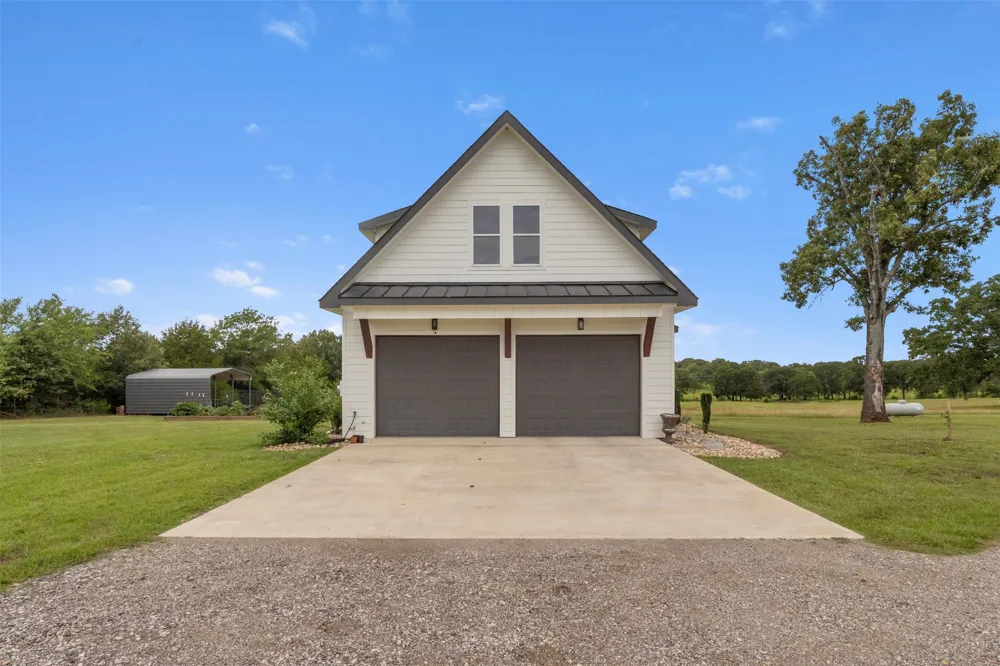 2408 Vz County Road 3104 Edgewood, TX 75117