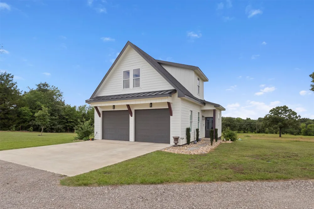 2408 Vz County Road 3104 Edgewood, TX 75117