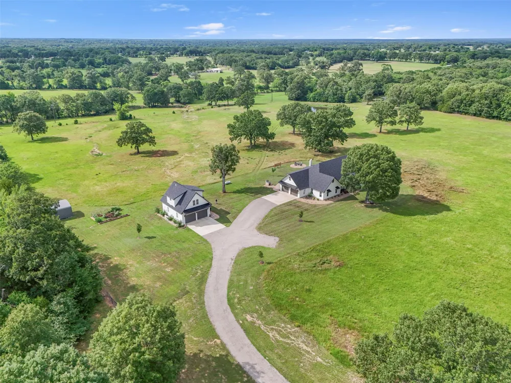 2408 Vz County Road 3104 Edgewood, TX 75117