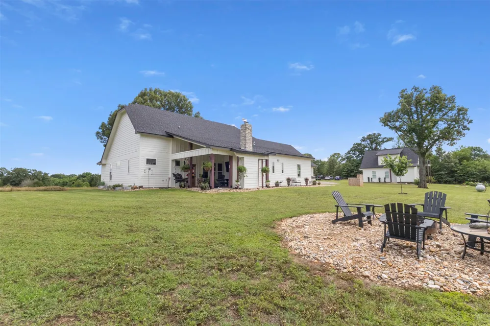 2408 Vz County Road 3104 Edgewood, TX 75117