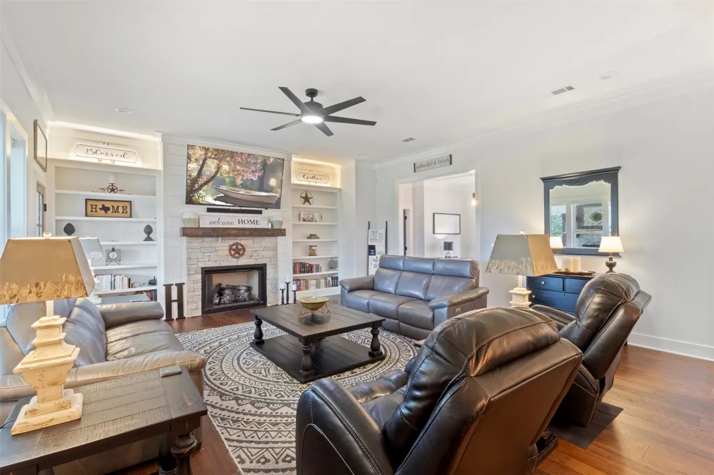 2408 Vz County Road 3104 Edgewood, TX 75117