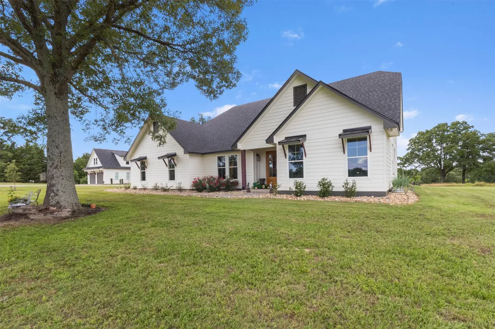 2408 Vz County Road 3104 Edgewood, TX 75117