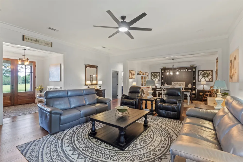 2408 Vz County Road 3104 Edgewood, TX 75117