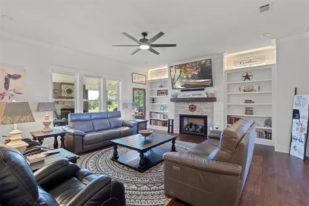 2408 Vz County Road 3104 Edgewood, TX 75117