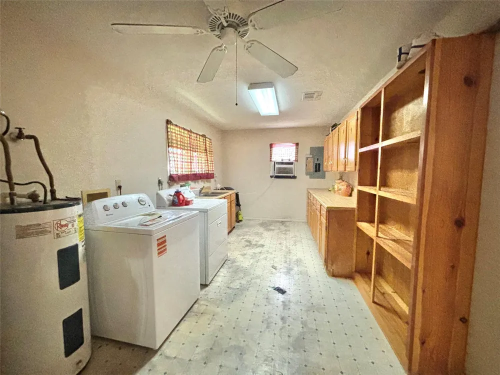 9434 Us Highway 69 S Warren, TX 77664