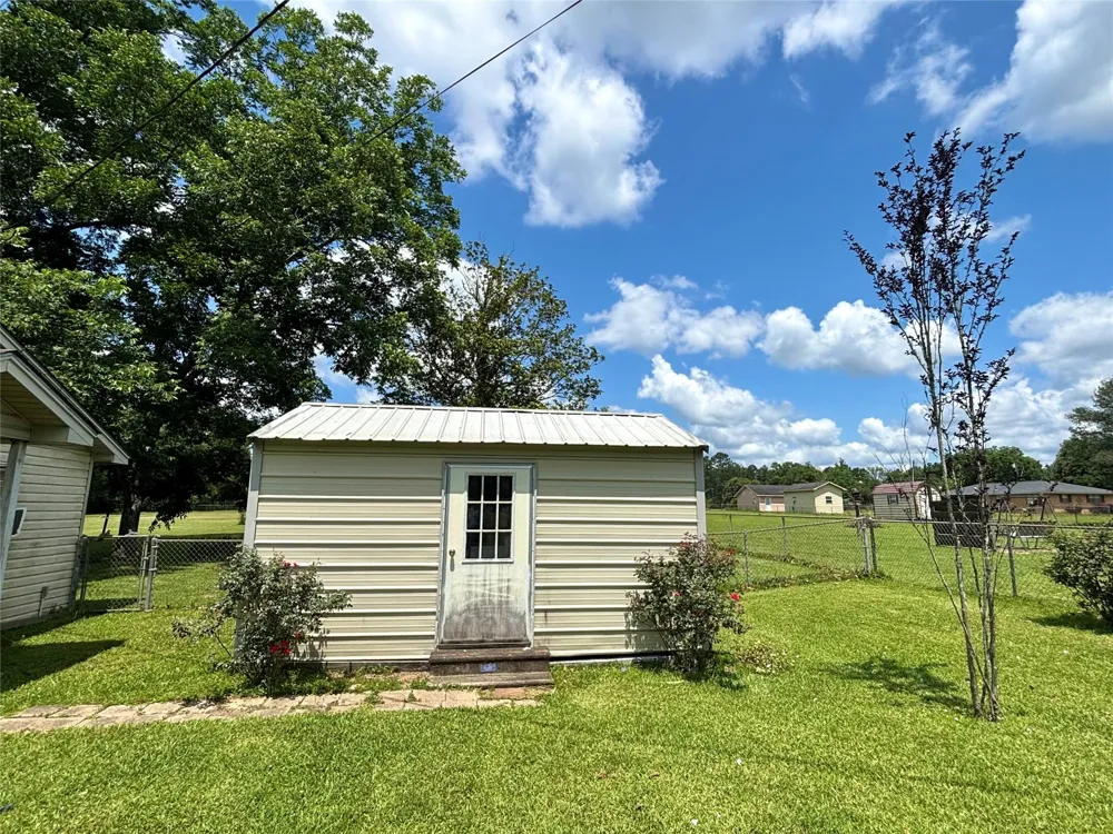 9434 Us Highway 69 S Warren, TX 77664