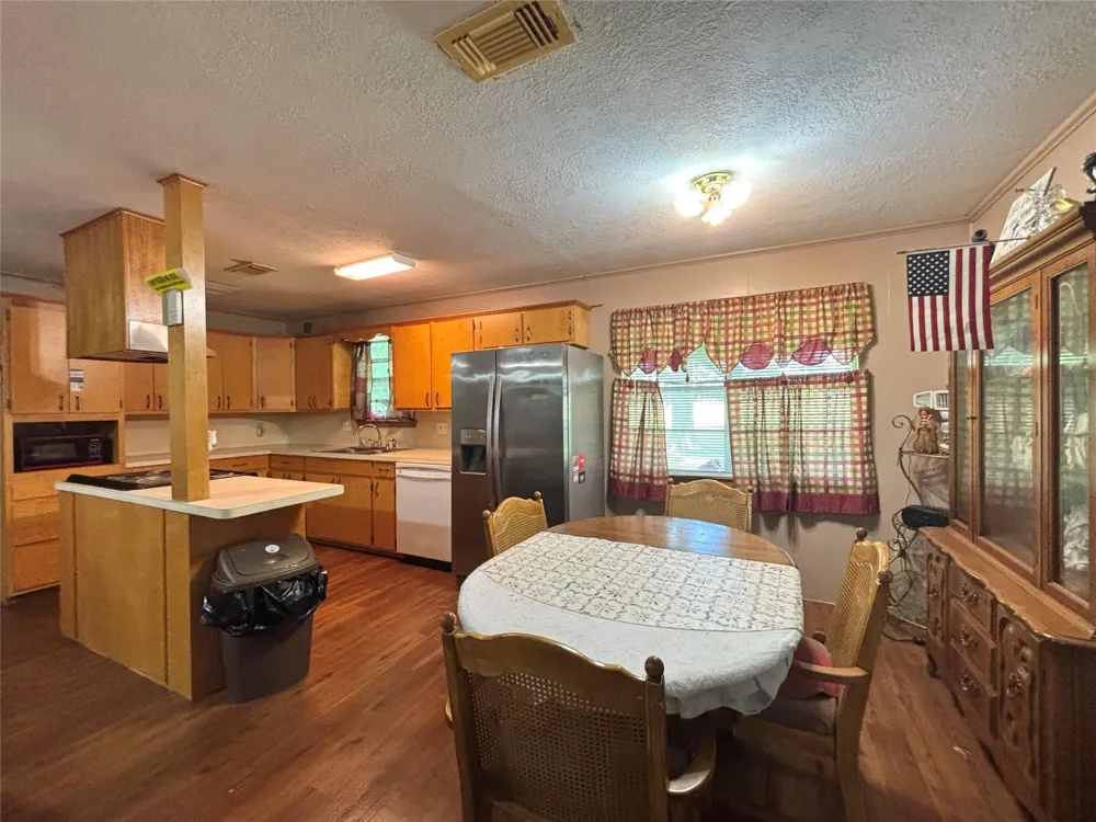 9434 Us Highway 69 S Warren, TX 77664