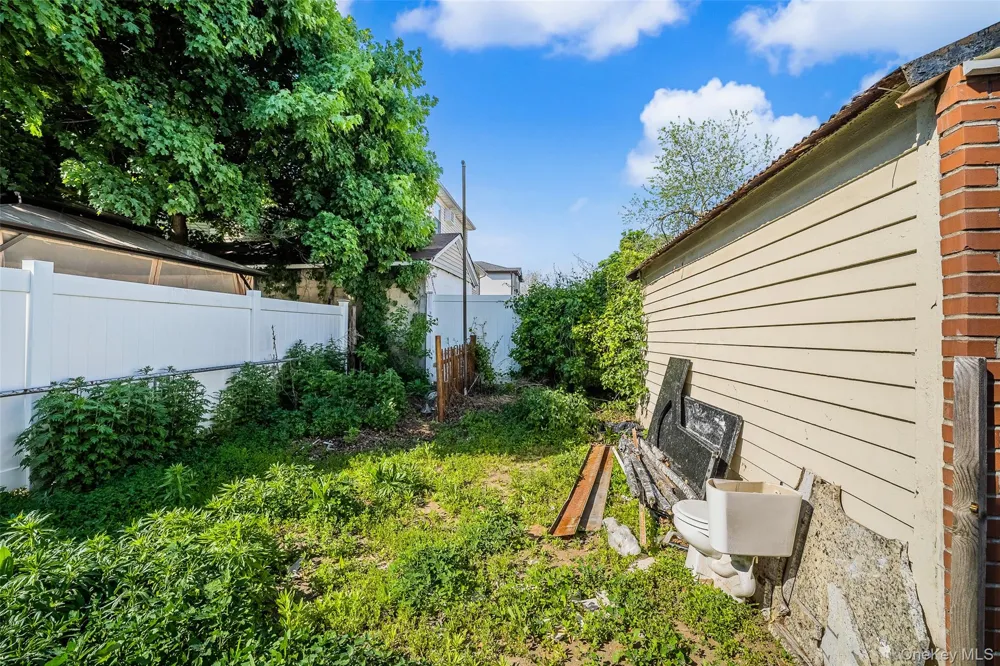 23005 144th Avenue Springfield Gardens, NY 11413