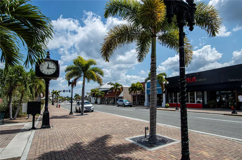 806 E MARION AVENUE Punta Gorda, FL 33950