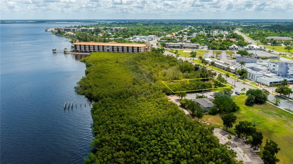806 E MARION AVENUE Punta Gorda, FL 33950