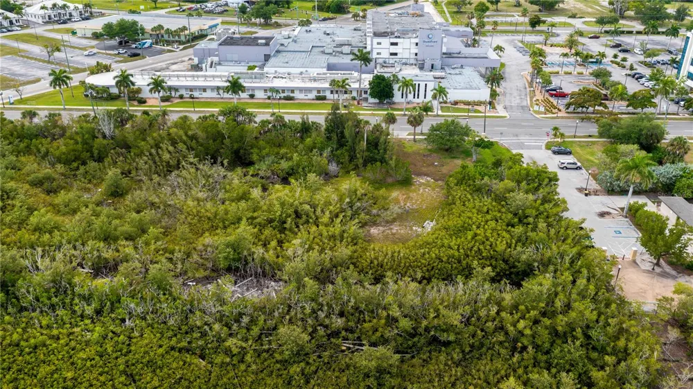 806 E MARION AVENUE Punta Gorda, FL 33950