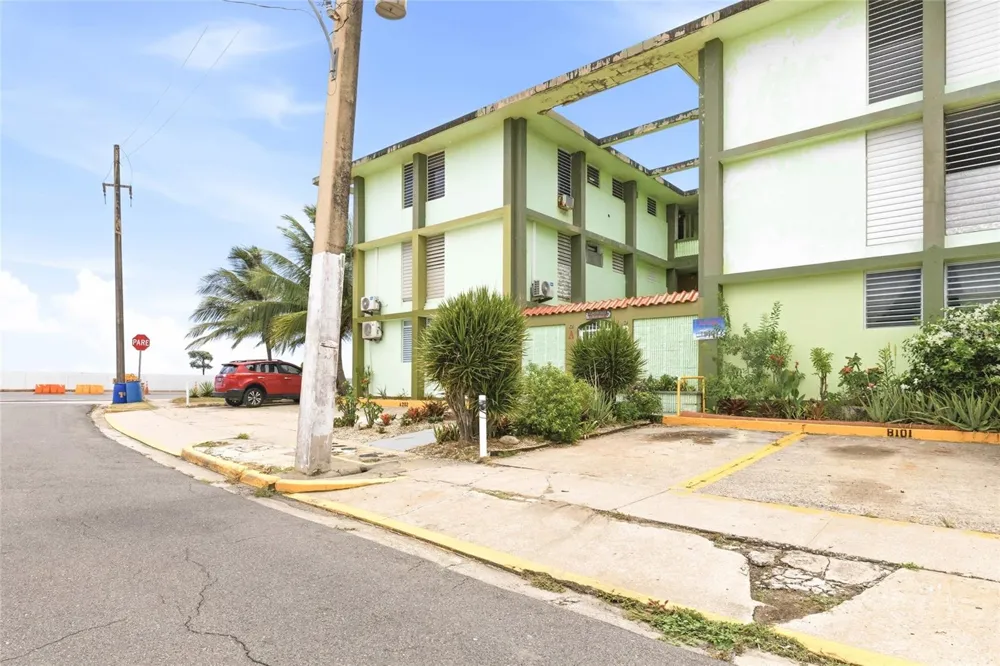 10 CALLE COVALLE GANDIA STREET #201 B Arecibo, PR 00612