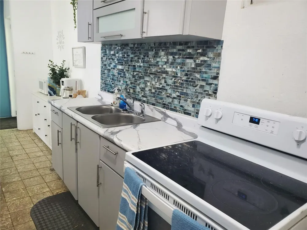 10 CALLE COVALLE GANDIA STREET #201 B Arecibo, PR 00612