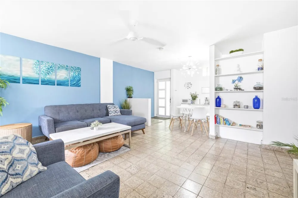 10 CALLE COVALLE GANDIA STREET #201 B Arecibo, PR 00612