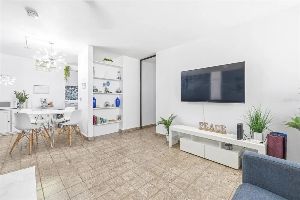 10 CALLE COVALLE GANDIA STREET #201 B Arecibo, PR 00612