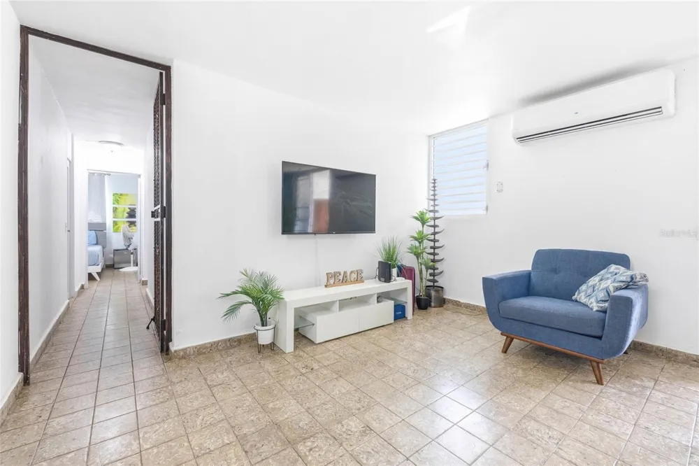 10 CALLE COVALLE GANDIA STREET #201 B Arecibo, PR 00612