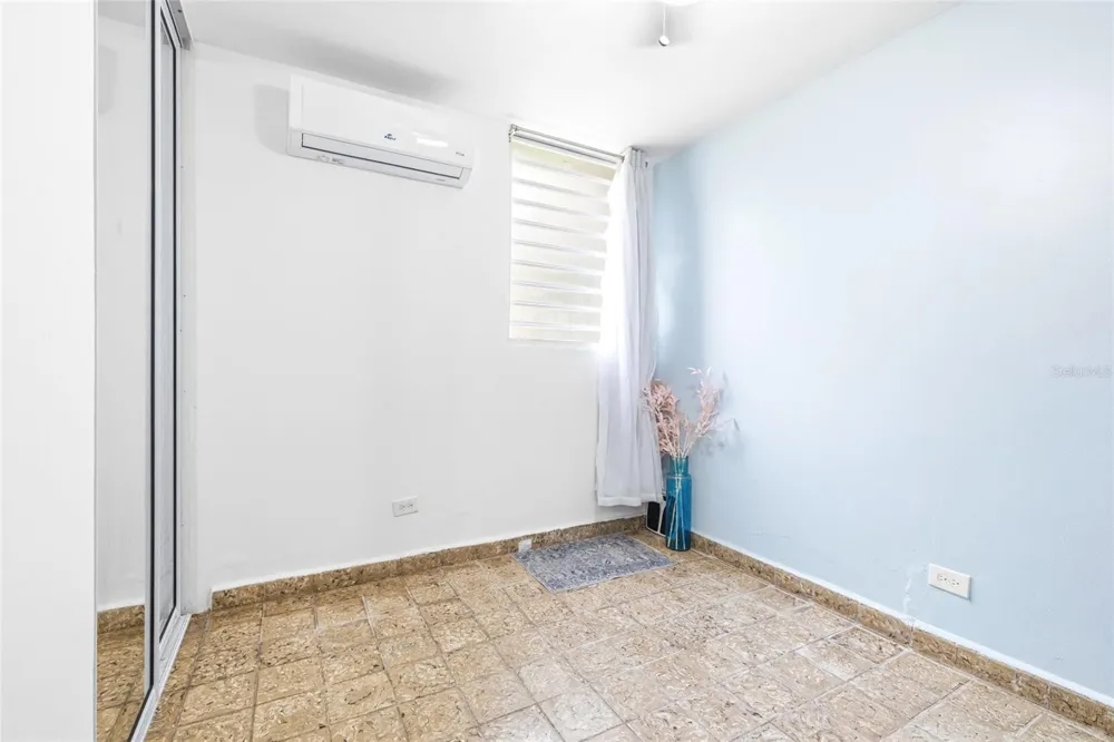 10 CALLE COVALLE GANDIA STREET #201 B Arecibo, PR 00612