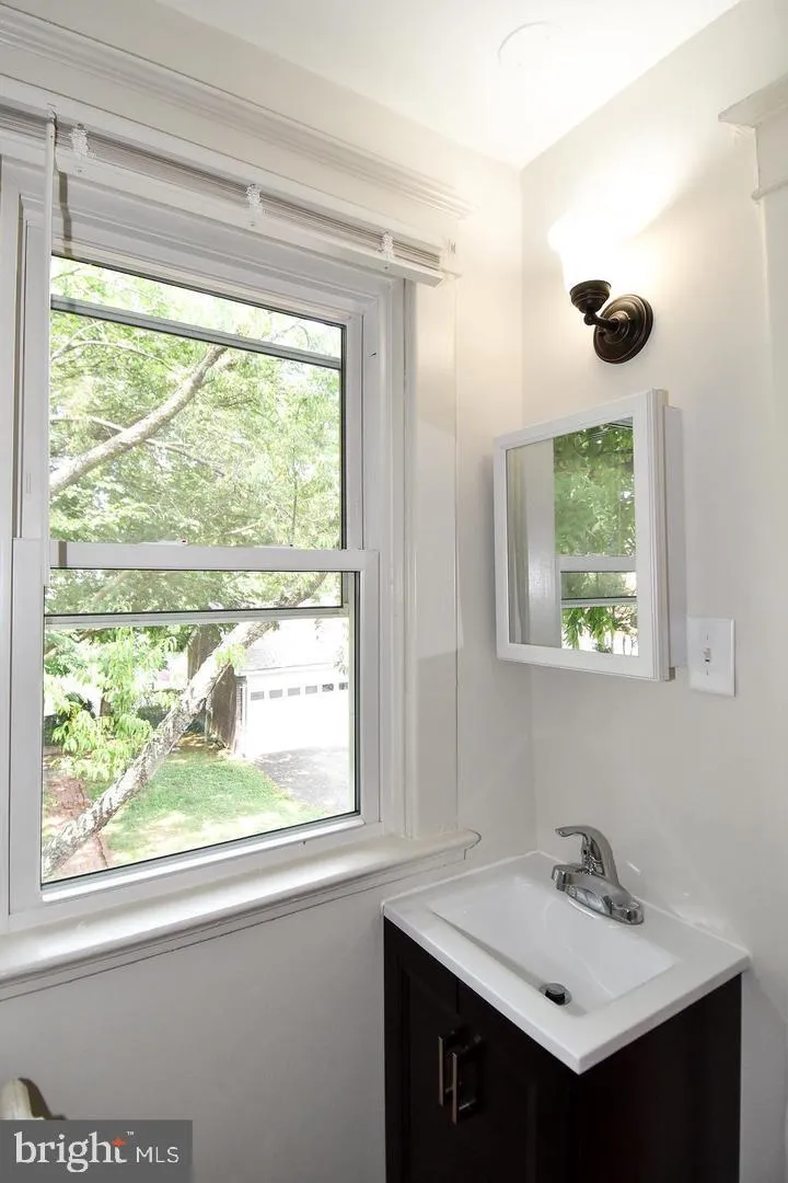 633 24TH STREET S Arlington, VA 22202