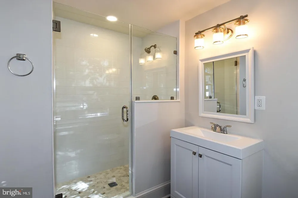 633 24TH STREET S Arlington, VA 22202
