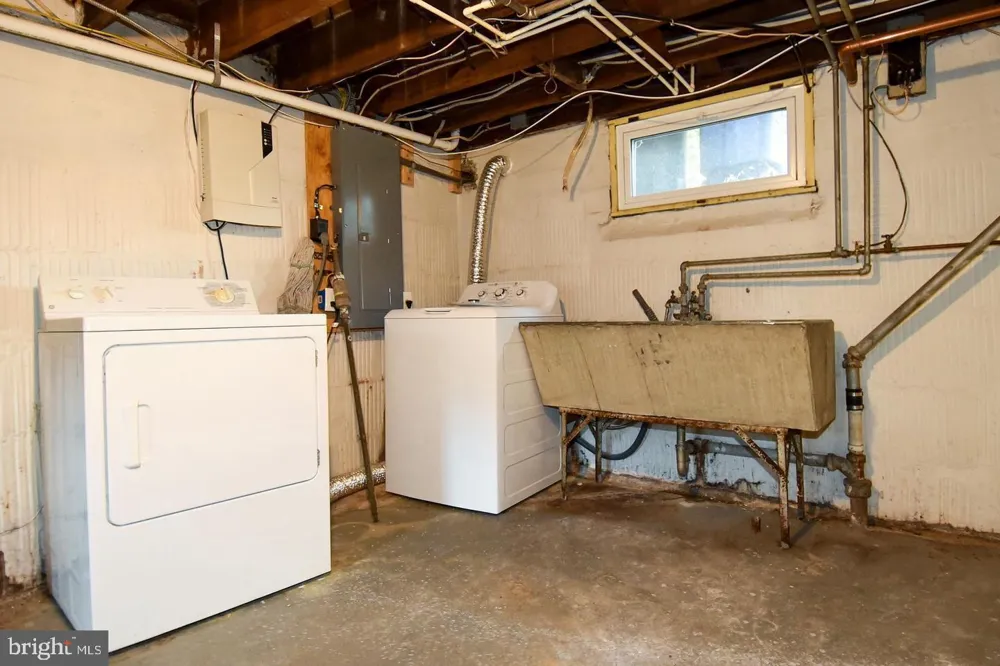 633 24TH STREET S Arlington, VA 22202