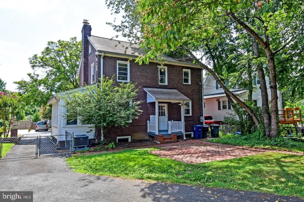 633 24TH STREET S Arlington, VA 22202