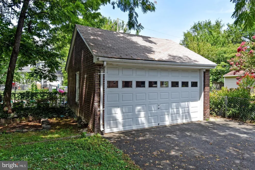 633 24TH STREET S Arlington, VA 22202
