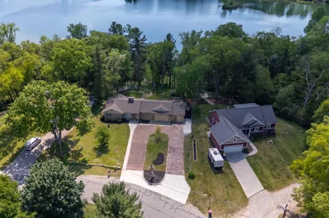 3311 Dorais Drive NE
