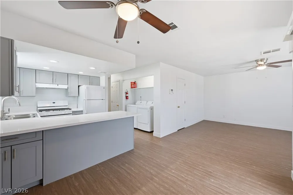 6952 Issac Avenue Las Vegas, NV 89156