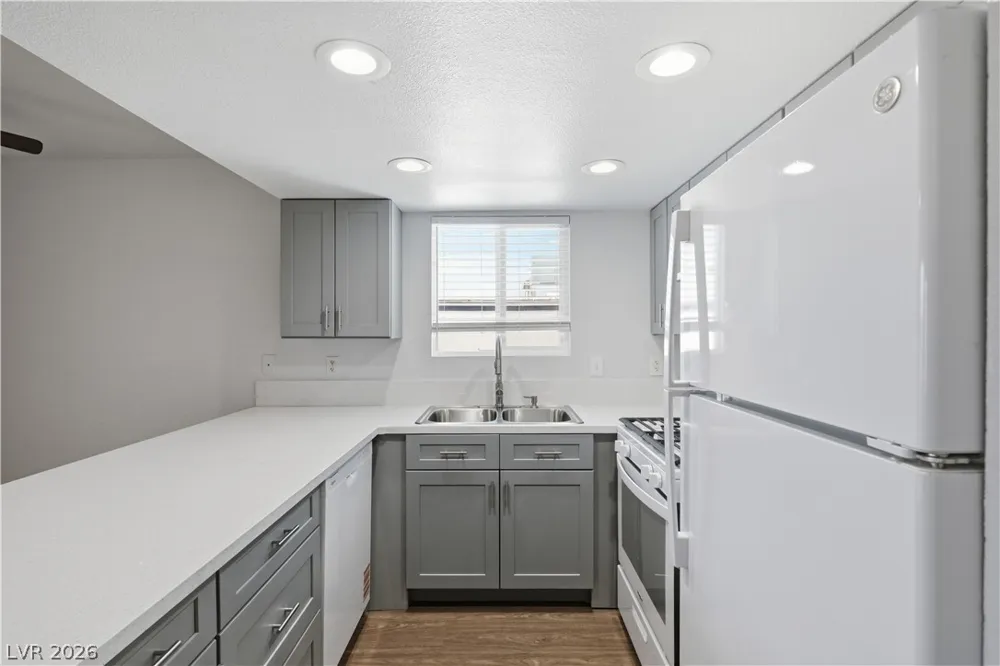 6952 Issac Avenue Las Vegas, NV 89156