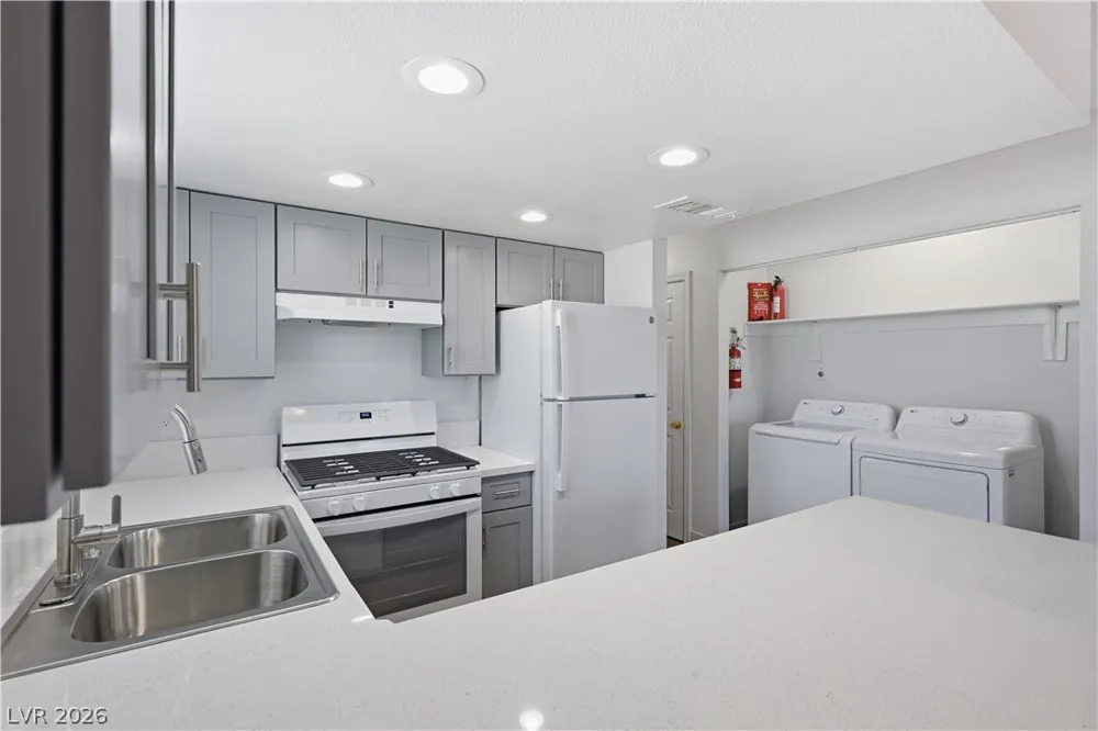 6952 Issac Avenue Las Vegas, NV 89156