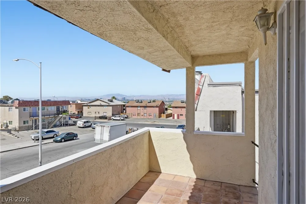 6952 Issac Avenue Las Vegas, NV 89156