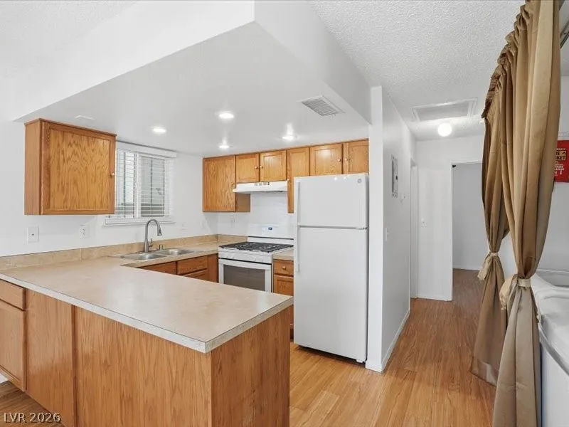 6952 Issac Avenue Las Vegas, NV 89156
