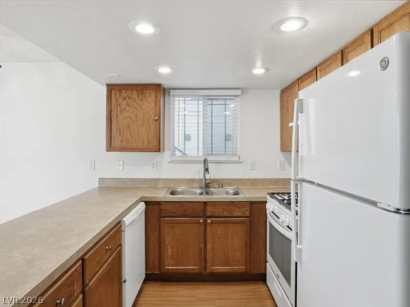 6952 Issac Avenue Las Vegas, NV 89156
