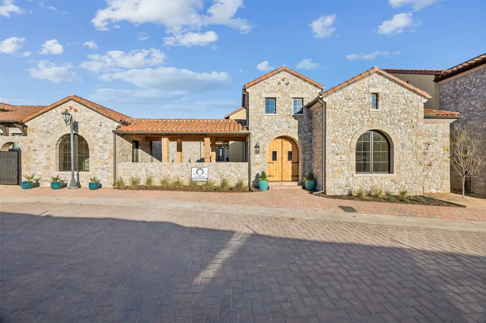 16 Catalonia Drive Westlake, TX 76262