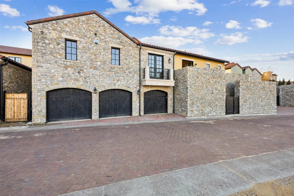 16 Catalonia Drive Westlake, TX 76262