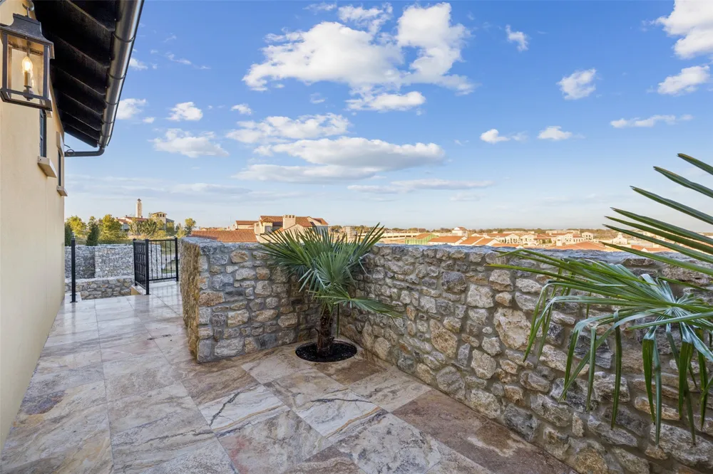 16 Catalonia Drive Westlake, TX 76262