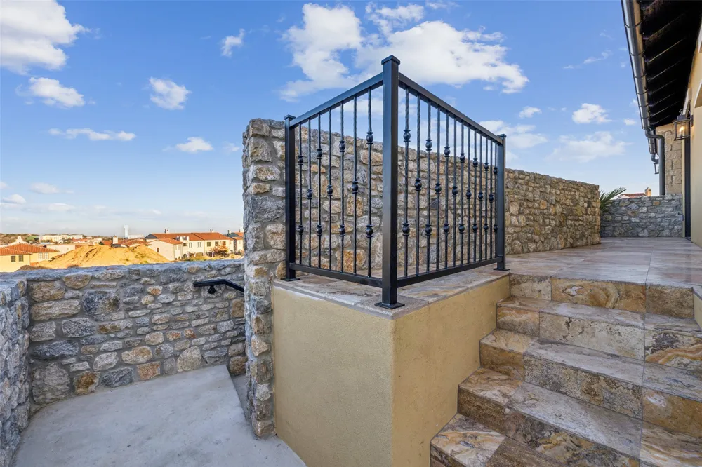 16 Catalonia Drive Westlake, TX 76262